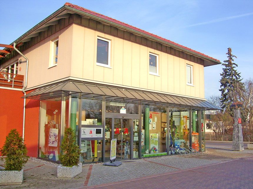 Foto Adler-Apothke Parey, Aussenansicht Eingangsbereit
