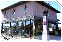 Hier sehen Sie den im Dezember 2000 fertiggestellten Neubau der Adler-Apotheke in Parey.